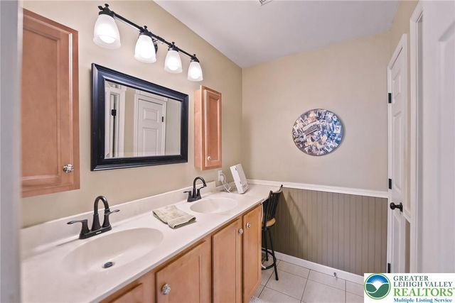 1283 Mohr Circle, Lower Macungie Twp, PA 18062