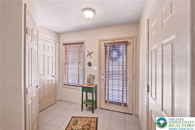 1283 Mohr Circle, Lower Macungie Twp, PA 18062