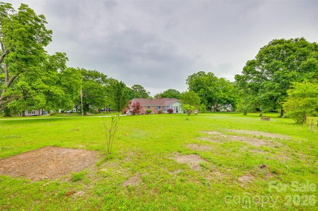 1003 Chesterfield Avenue, Lancaster, SC 29720