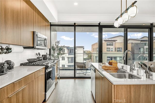 709 E Walnut Street 415, Pasadena, CA 91101