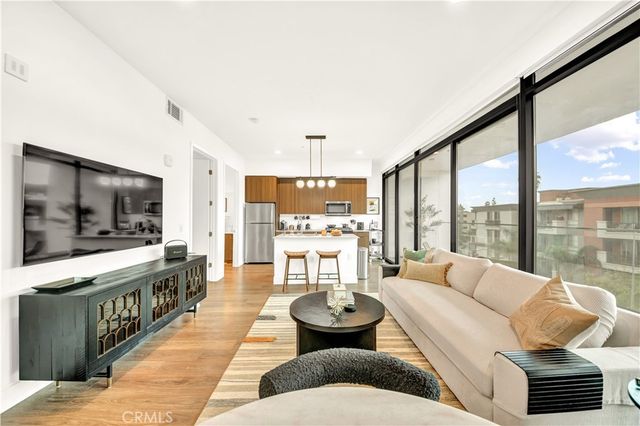 709 E Walnut Street 415, Pasadena, CA 91101