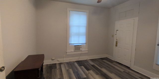 816 E Carson St, San Antonio, TX 78208