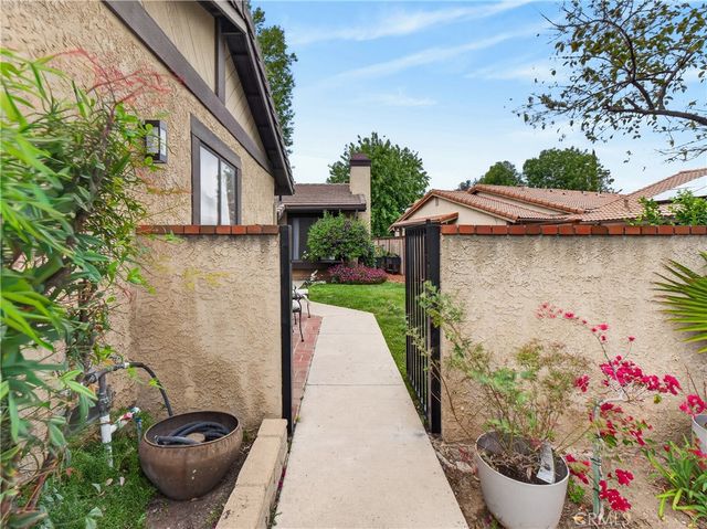 25819 El Gato Place, Valencia, CA 91355