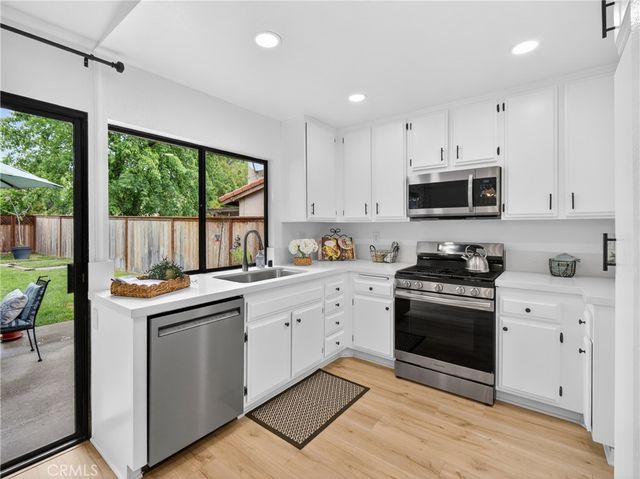 25819 El Gato Place, Valencia, CA 91355