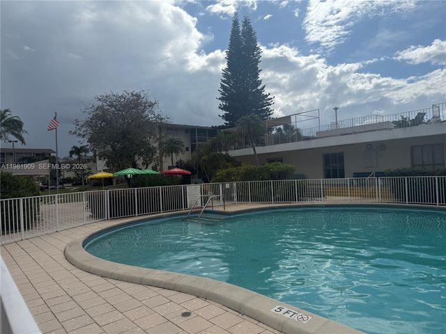 16701 NE 13th Ave 214, North Miami Beach, FL 33162