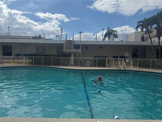 16701 NE 13th Ave 214, North Miami Beach, FL 33162