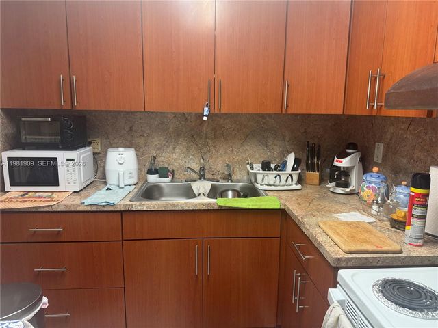 16701 NE 13th Ave 214, North Miami Beach, FL 33162