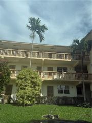 16701 NE 13th Ave 214, North Miami Beach, FL 33162