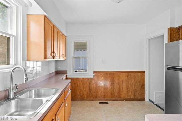 5601 Archmere Avenue, Cleveland, OH 44144