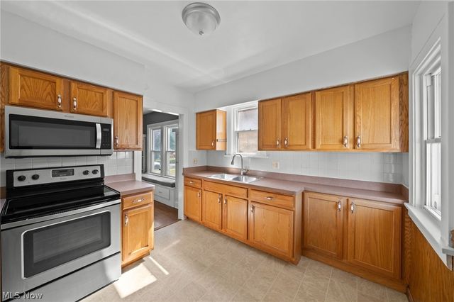 5601 Archmere Avenue, Cleveland, OH 44144