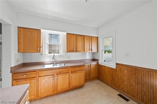 5601 Archmere Avenue, Cleveland, OH 44144