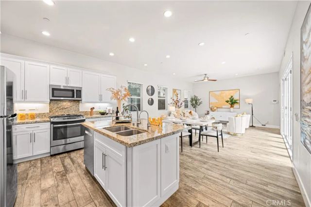 220 Follyhatch, Irvine, CA 92618