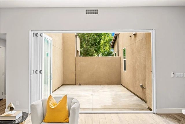 220 Follyhatch, Irvine, CA 92618