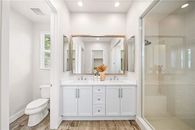 220 Follyhatch, Irvine, CA 92618