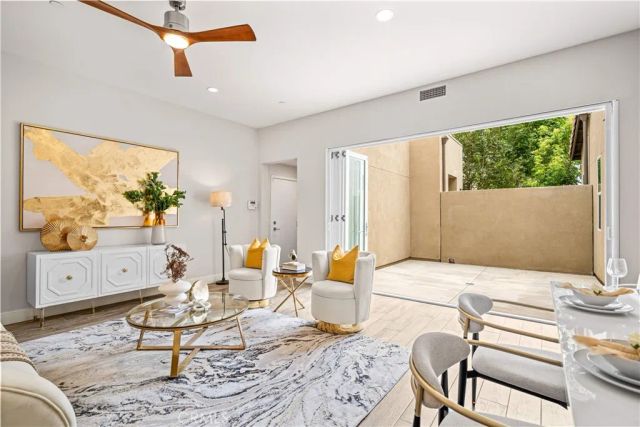 220 Follyhatch, Irvine, CA 92618