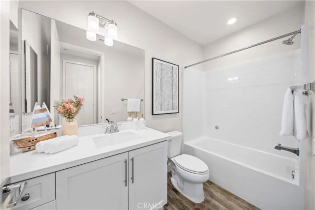 220 Follyhatch, Irvine, CA 92618