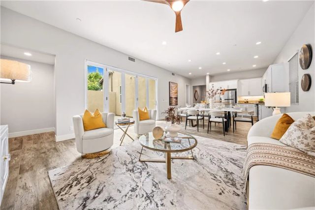 220 Follyhatch, Irvine, CA 92618