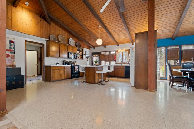 1202 Woodcrest Way, Grove, OK 74344