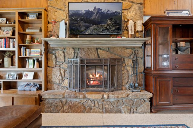 1202 Woodcrest Way, Grove, OK 74344