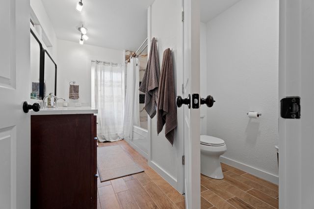 1202 Woodcrest Way, Grove, OK 74344