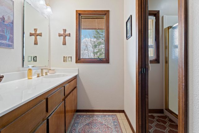 1202 Woodcrest Way, Grove, OK 74344