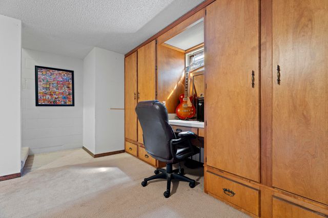 1202 Woodcrest Way, Grove, OK 74344