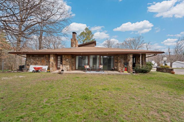 1202 Woodcrest Way, Grove, OK 74344