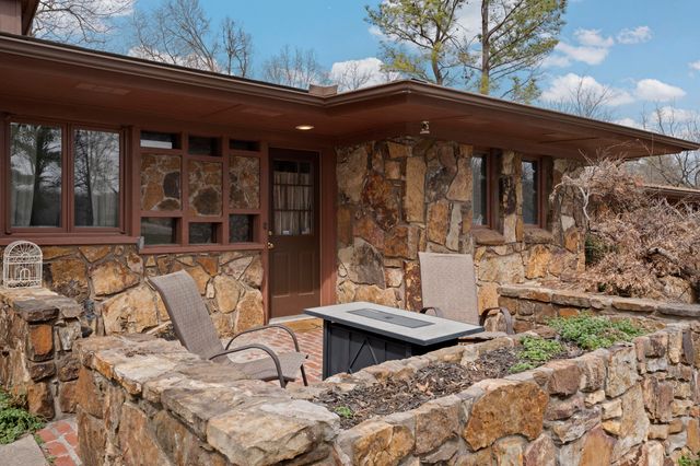 1202 Woodcrest Way, Grove, OK 74344