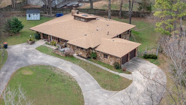 1202 Woodcrest Way, Grove, OK 74344