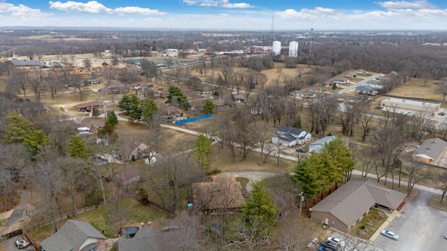 1202 Woodcrest Way, Grove, OK 74344