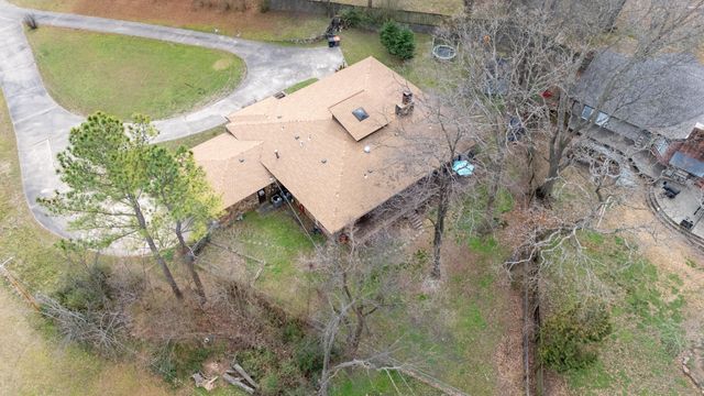 1202 Woodcrest Way, Grove, OK 74344