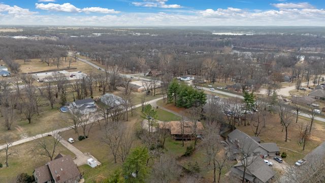 1202 Woodcrest Way, Grove, OK 74344