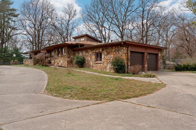 1202 Woodcrest Way, Grove, OK 74344