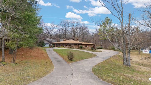 1202 Woodcrest Way, Grove, OK 74344