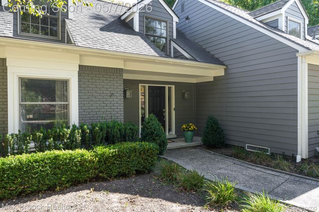 30800 Roberts Drive, Franklin Village, MI 48025