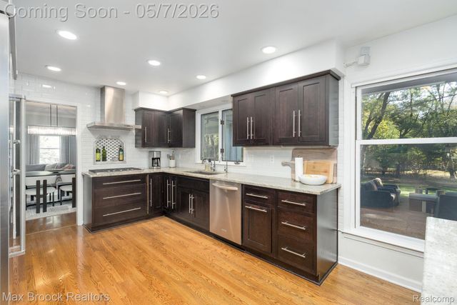 30800 Roberts Drive, Franklin Village, MI 48025