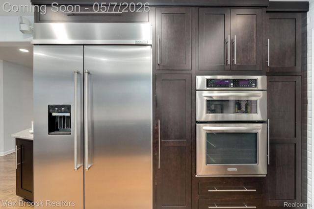 30800 Roberts Drive, Franklin Village, MI 48025