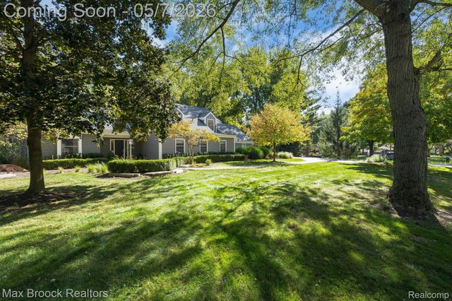 30800 Roberts Drive, Franklin Village, MI 48025