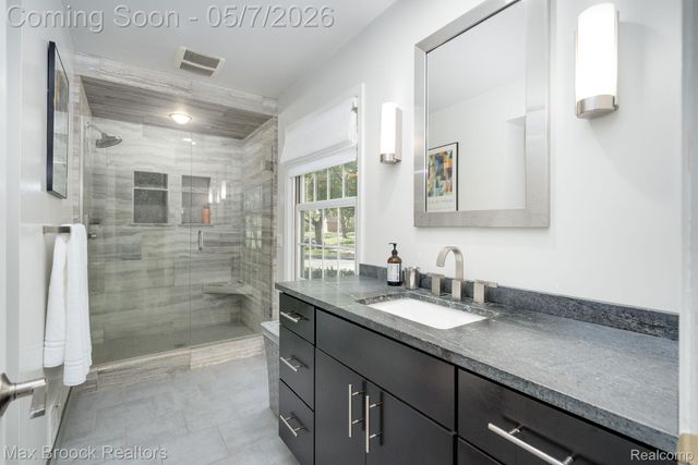30800 Roberts Drive, Franklin Village, MI 48025