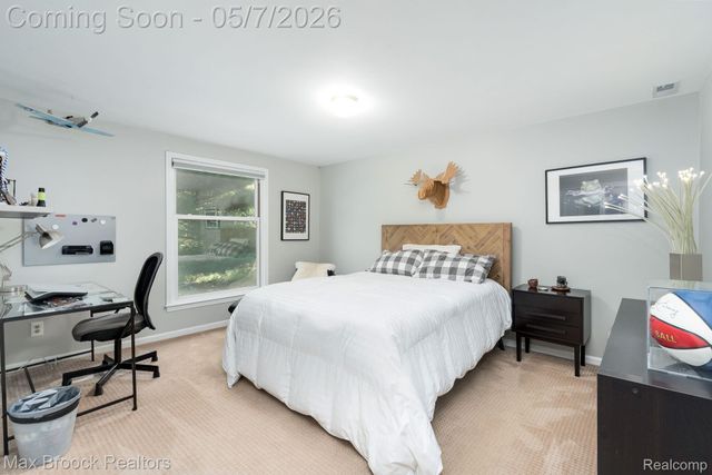 30800 Roberts Drive, Franklin Village, MI 48025