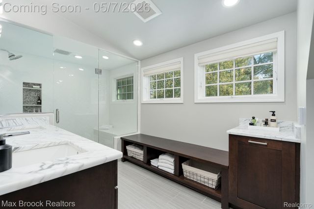 30800 Roberts Drive, Franklin Village, MI 48025