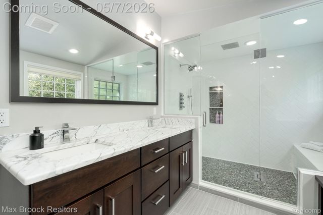 30800 Roberts Drive, Franklin Village, MI 48025