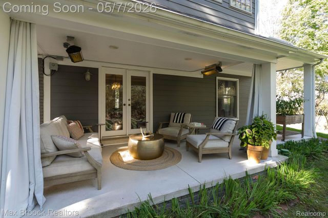 30800 Roberts Drive, Franklin Village, MI 48025