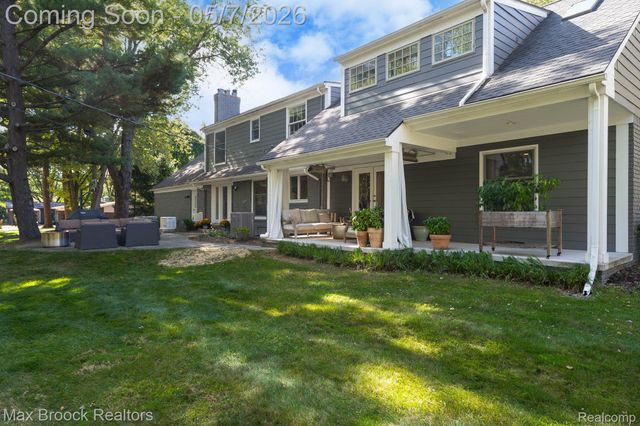 30800 Roberts Drive, Franklin Village, MI 48025