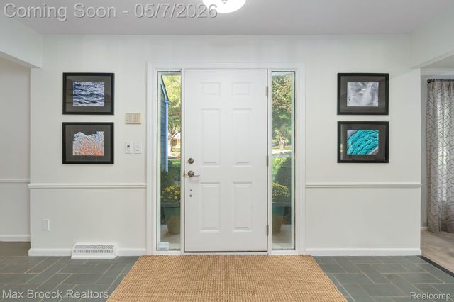 30800 Roberts Drive, Franklin Village, MI 48025