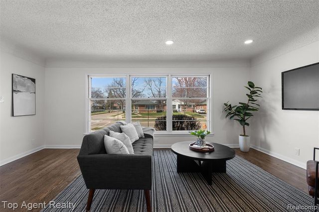 12751 Oak Park Boulevard, Oak Park, MI 48237