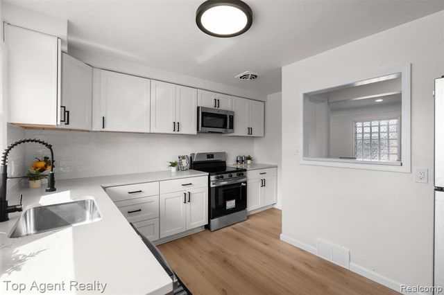 12751 Oak Park Boulevard, Oak Park, MI 48237