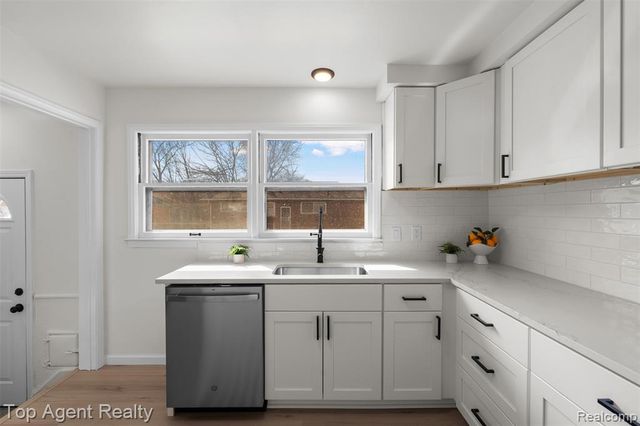 12751 Oak Park Boulevard, Oak Park, MI 48237