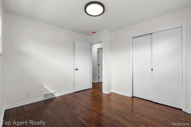 12751 Oak Park Boulevard, Oak Park, MI 48237