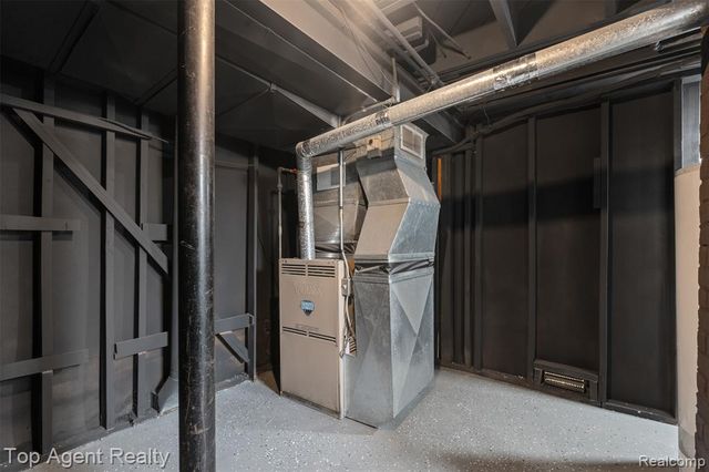 12751 Oak Park Boulevard, Oak Park, MI 48237